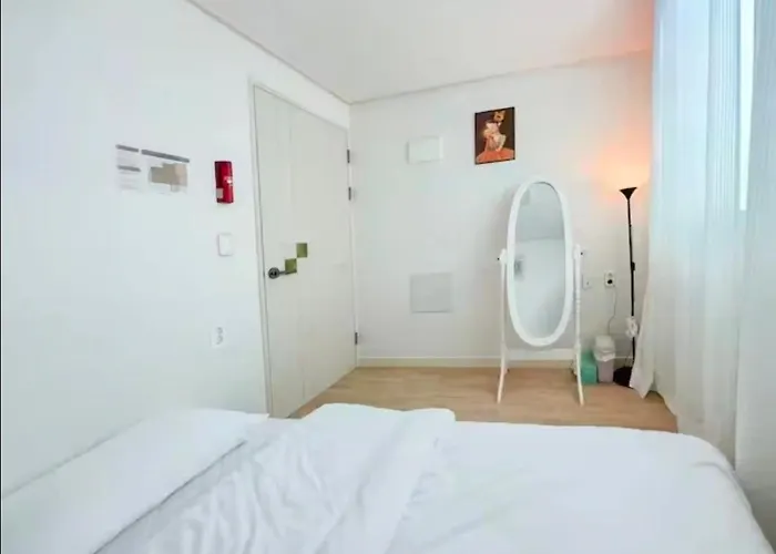 Apartamento 경복궁 도심속 조용한 힐링 무료주차 최대7인 연신내 Gtx-a로 서울역4분 *