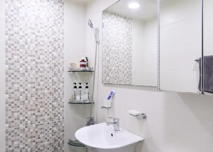 Apartamento 경복궁 도심속 조용한 힐링 무료주차 최대7인 연신내 Gtx-a로 서울역4분 *